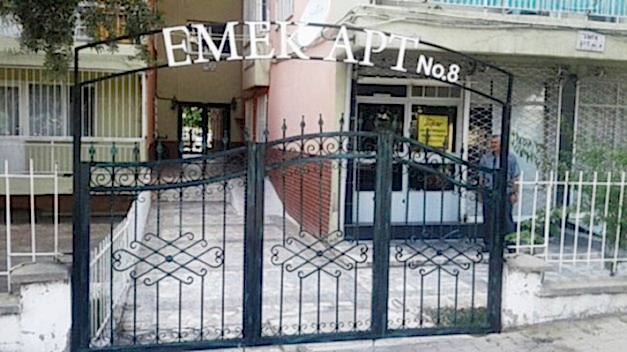 İZMİR APARTMAN KAPISI YAPAN FİRMALAR,BALÇOVA FERFORJE ,FERFORJEJİ,NARLIDERE FERFORJEJİ